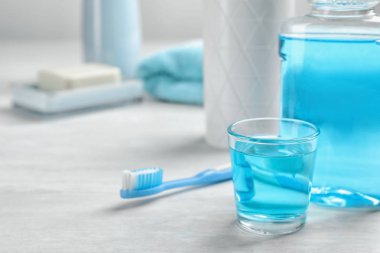 Ağız bakım ürünleri ışık tablo kümesi. Diş hijyen