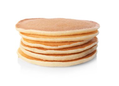 Beyaz arka planda bir yığın lezzetli krep.