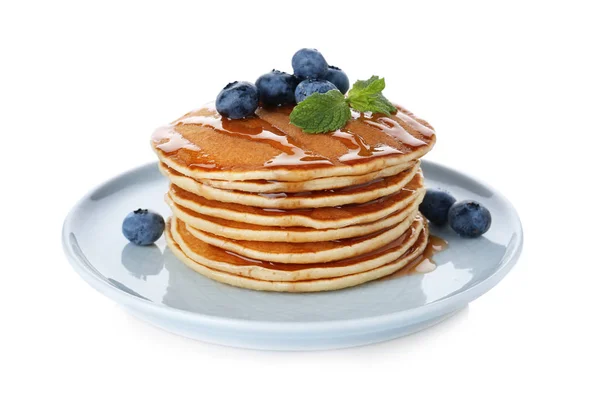 Teller Mit Leckeren Pfannkuchen Und Frischen Beeren Auf Weißem Hintergrund — Stockfoto