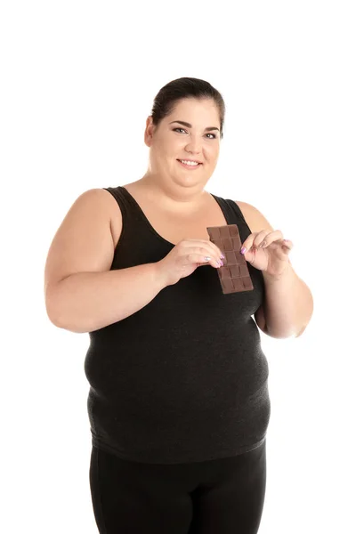 Übergewichtige Frau Mit Schokoriegel Auf Weißem Hintergrund — Stockfoto