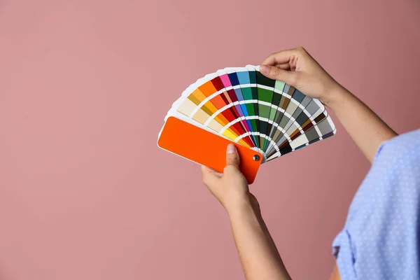 Kobiece Projektanta Wnętrz Palety Próbki Kolor Tła Zbliżenie Miejsca Tekst — Zdjęcie stockowe