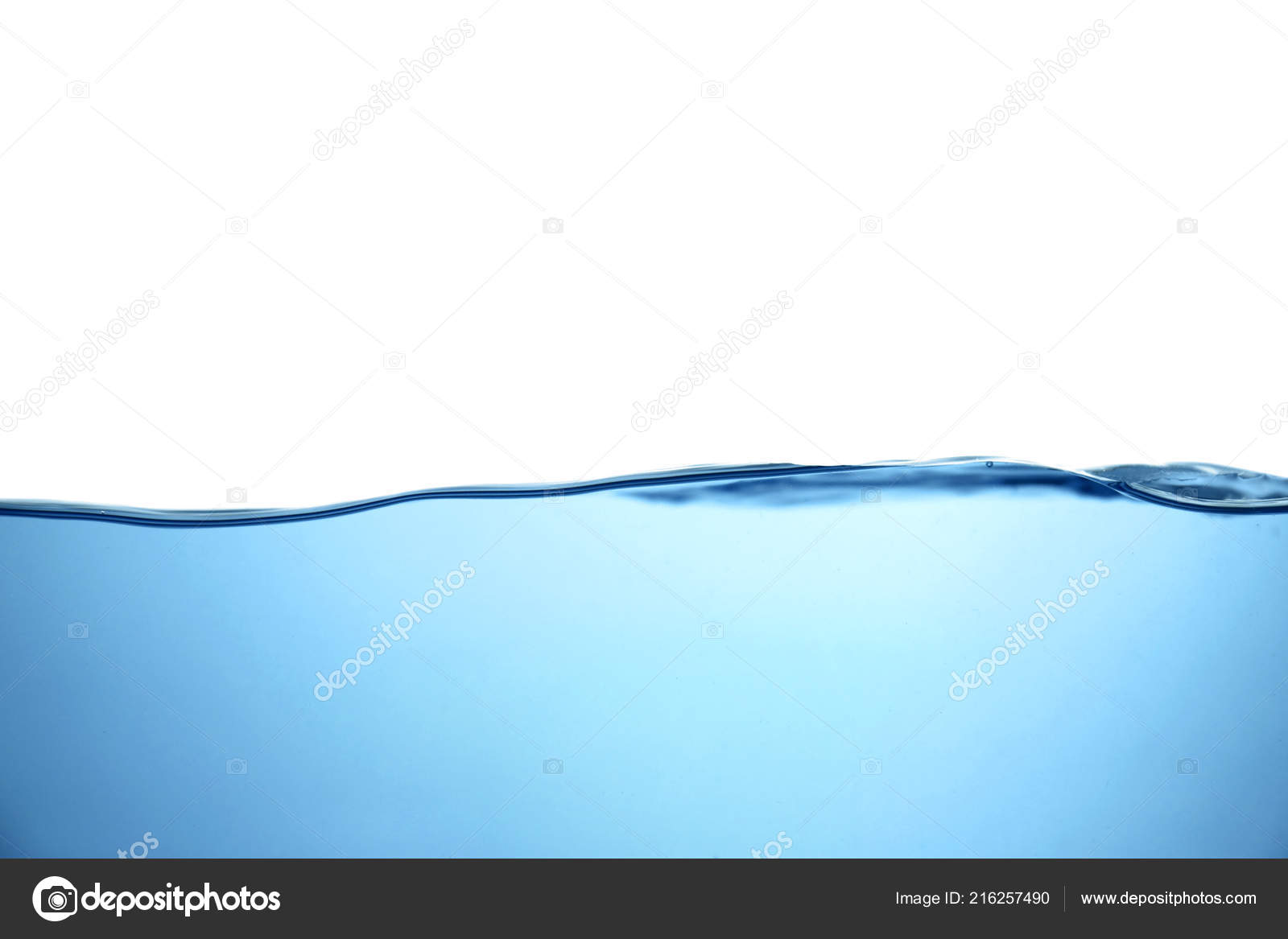 白色背景上清澈的蓝色水波——图库图片© NewAfrica #216257490, image size:1600x1167