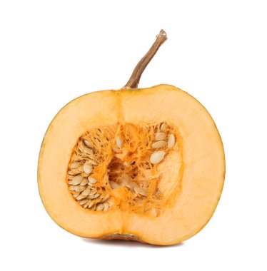 Taze çiğ kabak üzerine beyaz izole dilimlenmiş