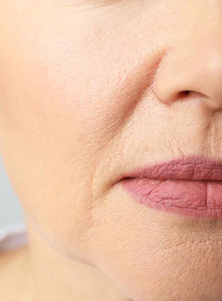 Hermosa Mujer Mayor Primer Plano Los Labios — Foto de Stock