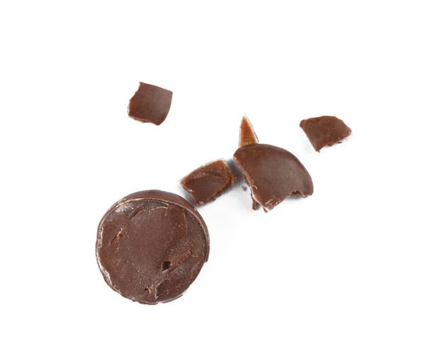 Čokoládové Bonbóny Rozdrcené Bílém Pozadí Pohled Shora — Stock fotografie