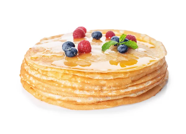 Setumpuk Pancake Tipis Dengan Sirup Maple Dan Buah Berry Segar — Stok Foto