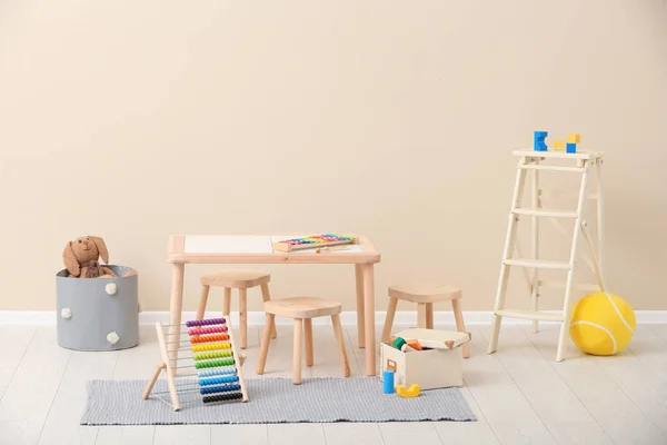 Stilvolles Kinderzimmerinterieur Mit Spielzeug Und Neuen Möbeln — Stockfoto