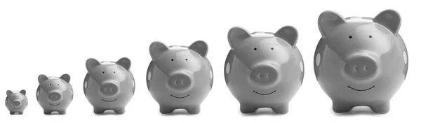 Set Met Verschillende Grootte Piggy Banks Witte Achtergrond — Stockfoto