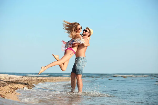 Jong Paar Tijd Samen Doorbrengen Het Strand — Stockfoto