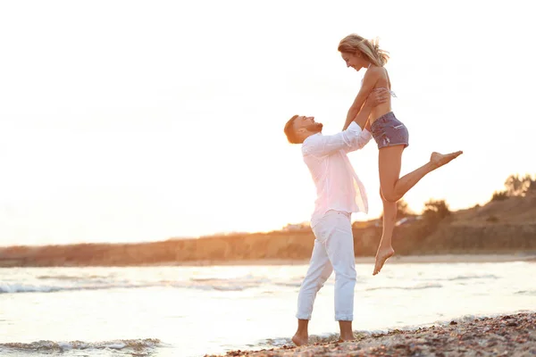 Junges Paar Verbringt Zeit Zusammen Strand — Stockfoto