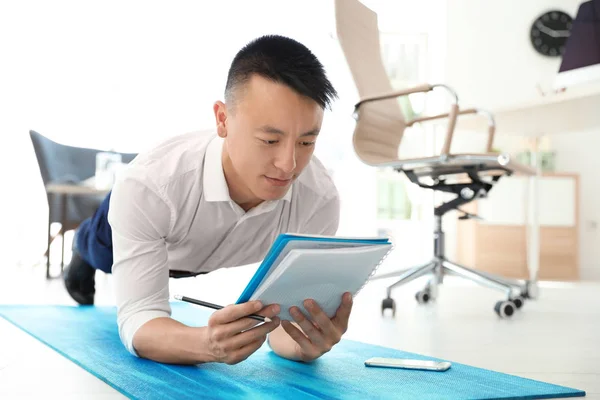 Happy Young Businessman Playing Guitar Break Office Peaceful Moment — Stock Photo, Image