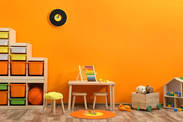 Elegante Interno Della Camera Dei Bambini Con Giocattoli Mobili Nuovi — Foto Stock