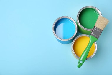 Düz boya... kutularını ile kompozisyon yatıyordu ve renk arka plan üzerinde fırça. Metin için yer