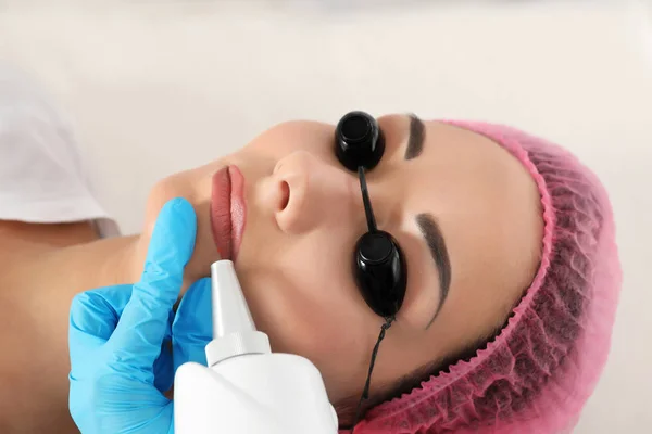 Woman Undergoing Laser Tattoo Removal Procedure Salon Closeup — Stock Photo, Image