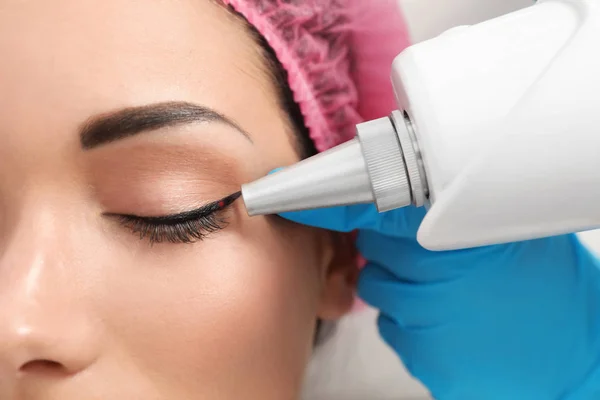 Woman Undergoing Laser Tattoo Removal Procedure Salon Closeup — Stock Photo, Image