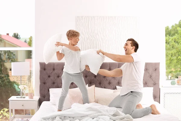 Father Son Having Pillow Fight Bed Home — Stock Photo, Image