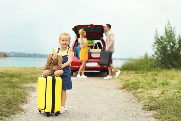 Paar Verpakking Koffers Auto Kofferbak Riverside — Stockfoto