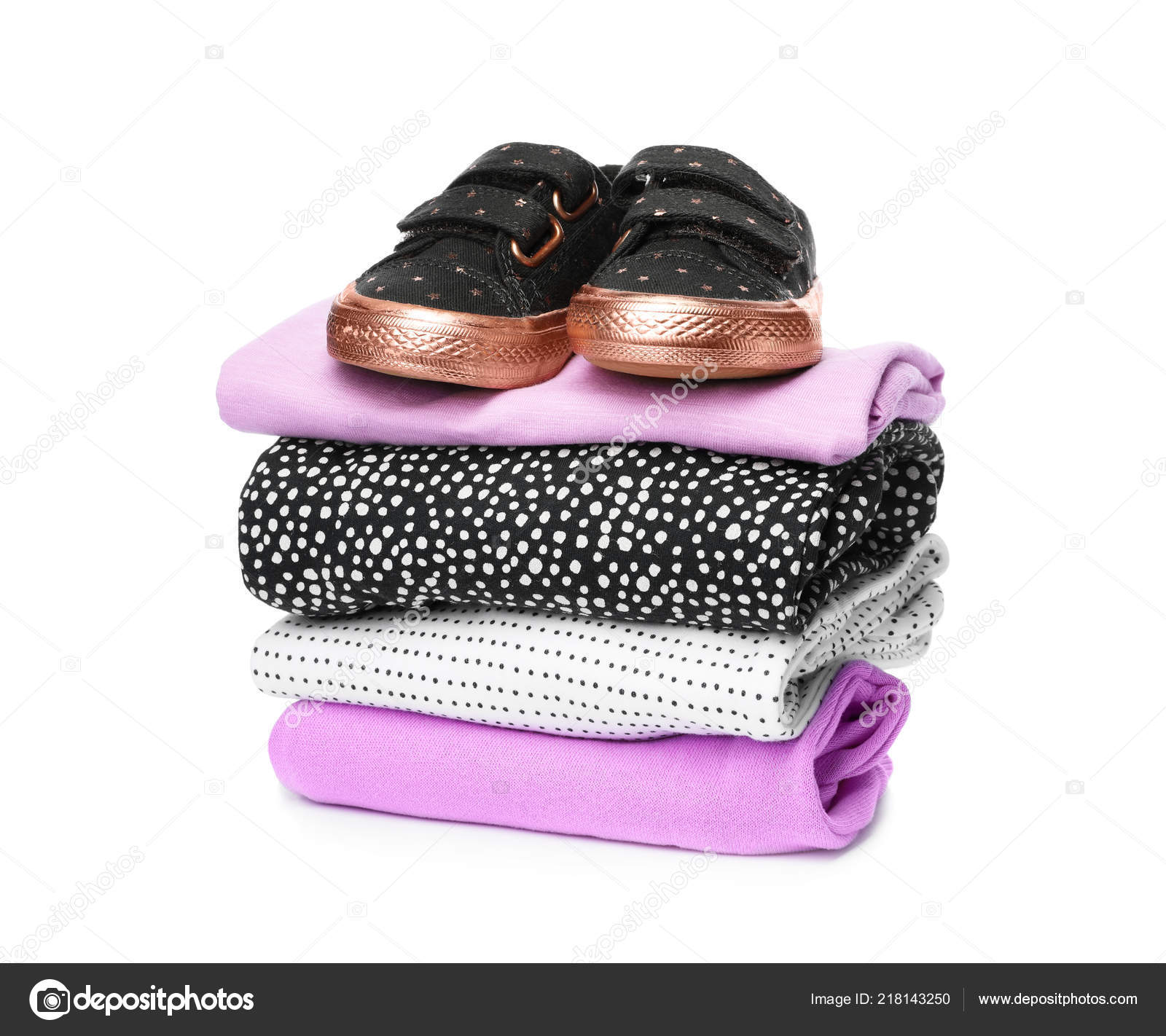 roupas e sapatos infantis