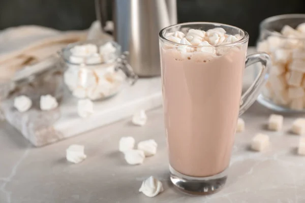 Leckere Heiße Schokolade Mit Milch Und Marshmallows Glasbecher Auf Dem — Stockfoto