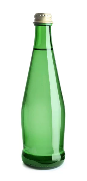 Botella Vidrio Verde Con Agua Sobre Fondo Blanco — Foto de Stock