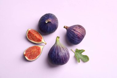 Açık renkli, üstten görünüm üzerinde taze olgun incir