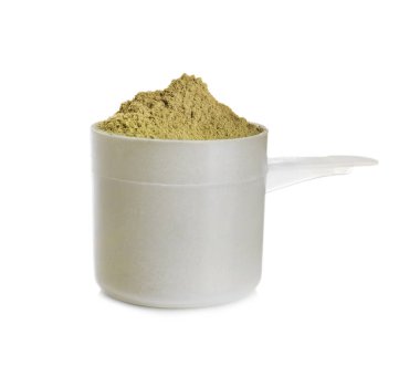 Kenevir protein tozu beyaz arka plan üzerinde ile kepçe