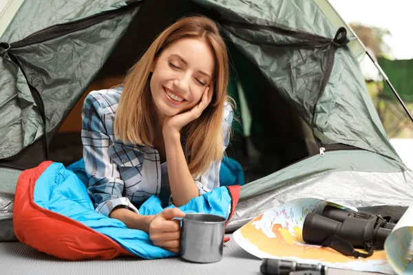 Mujer Joven Saco Dormir Con Mapa Linterna Dentro Tienda —  Fotos de Stock