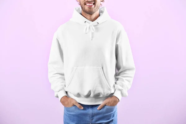 Hombre Con Sudadera Con Capucha Sobre Fondo Color Espacio Para —  Fotos de Stock