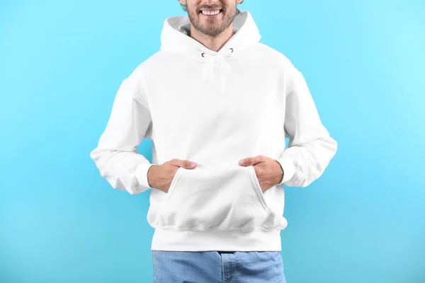 Volledige Lengte Portret Van Man Hoodie Trui Lichte Achtergrond Ruimte — Stockfoto