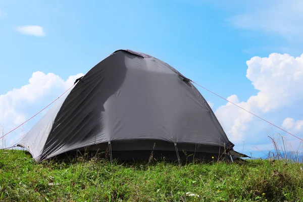 Kleine Camping Tent Bergen Zonnige Dag — Stockfoto