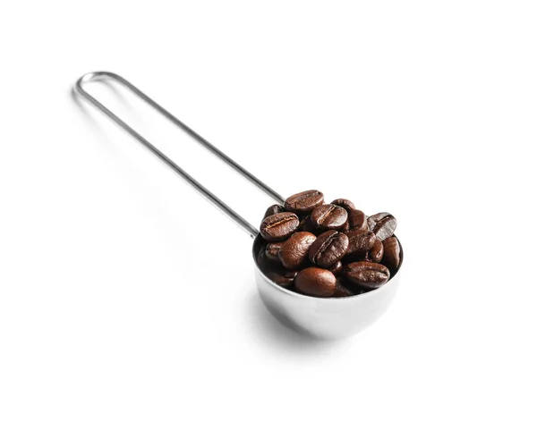Schaufel Mit Gerösteten Kaffeebohnen Auf Weißem Hintergrund — Stockfoto