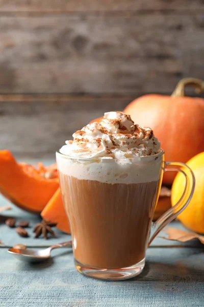 Glass Cup Tasty Pumpkin Spice Latte Wooden Table — Stock Photo, Image