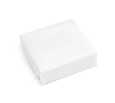 El kağıt paket beyaz arka plan üzerinde sabun bar yaptı. Mockup tasarım için
