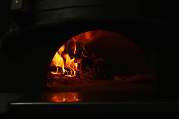 Forno Legna Gustosa Pizza Nella Cucina Del Ristorante — Foto Stock