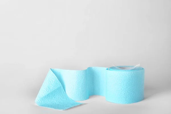 Roll Toilet Paper Feather White Background Space Text — Stock Photo, Image