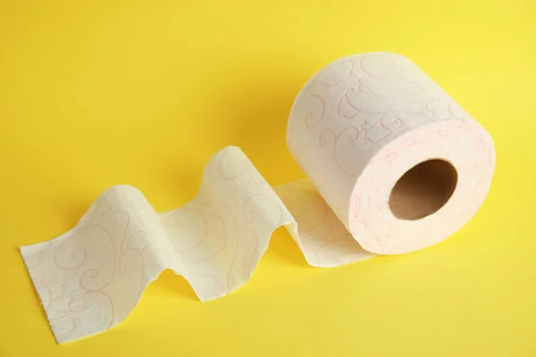トイレット ペーパー ロールの背景の色 個人衛生 — ストック写真