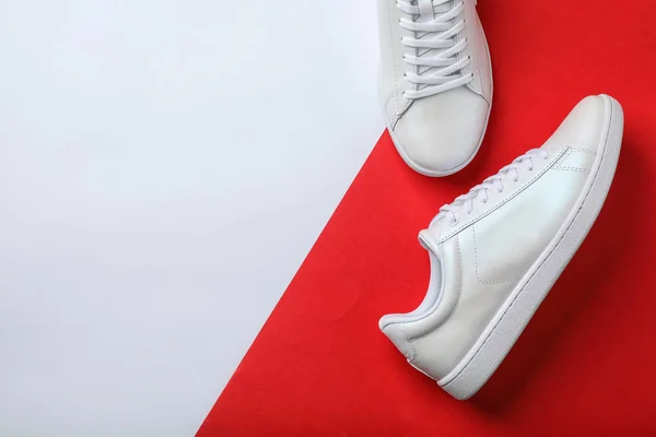Paar Sneakers Kleur Achtergrond Plat Leggen Ruimte Voor Tekst — Stockfoto