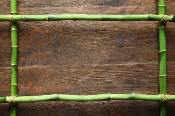 Hastes Bambu Verde Espaço Para Texto Fundo Madeira Vista Superior — Fotografia de Stock