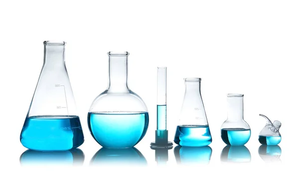 Verrerie Laboratoire Pour Analyse Chimique Avec Liquide Bleu Sur Table — Photo