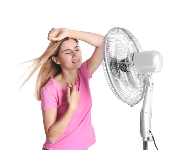 Mujer Refrescante Del Calor Delante Del Ventilador Sobre Fondo Blanco —  Fotos de Stock