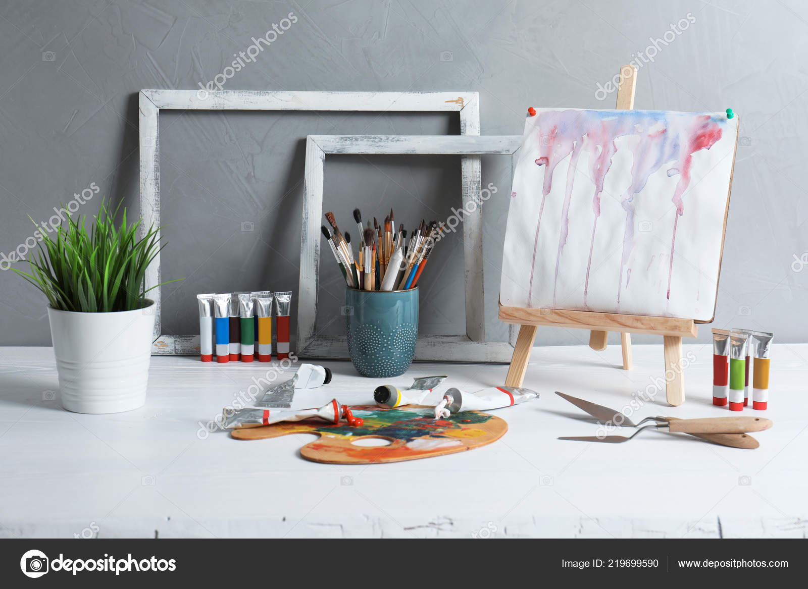 Easel Abstract Painting Set Professional Art Supplies Table Grey Background  Stock Photo by ©NewAfrica 219699590