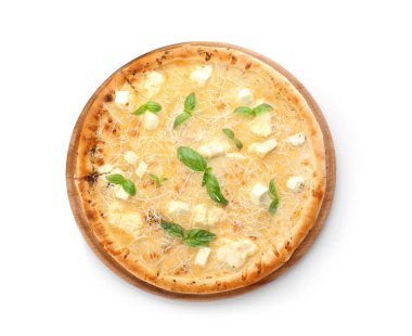 Lezzetli pizza ile peynir beyaz arka planda, üstten görünüm