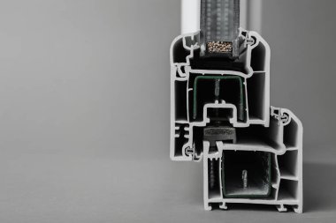 Modern pencere profil sayfası gri arka plan, closeup örneği. Metin için yer