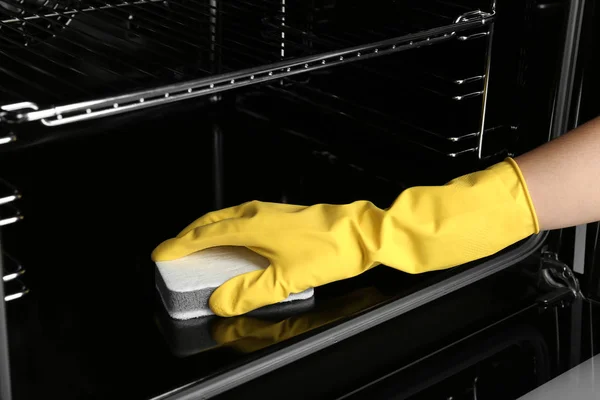 Woman Cleaning Electric Oven Sponge Closeup — Stock Photo, Image