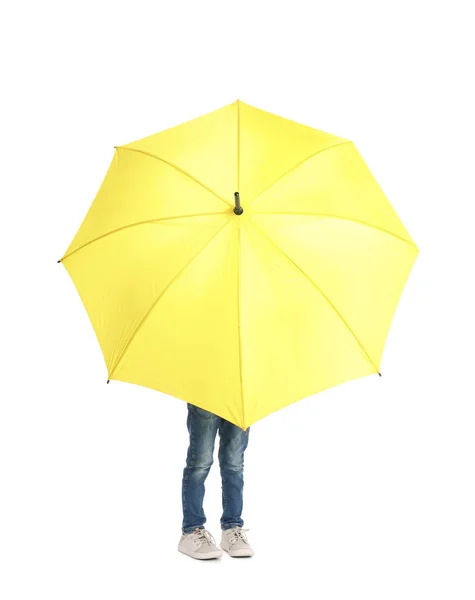 Menino Escondido Atrás Guarda Chuva Amarelo Fundo Branco — Fotografia de Stock