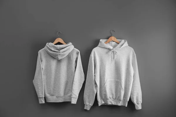 New Hoodie Sweaters Hangers Grey Wall Mockup Design — Stock Photo, Image