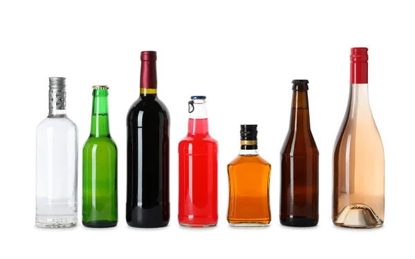 Botellas Con Diferentes Bebidas Alcohólicas Sobre Fondo Blanco —  Fotos de Stock