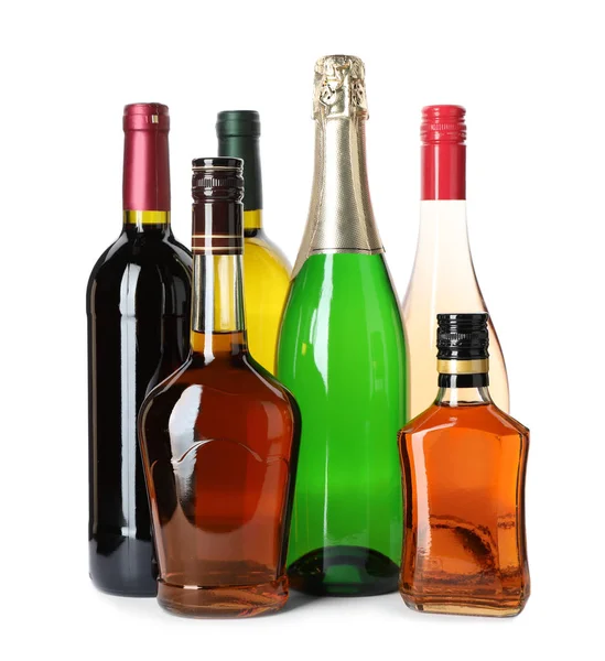 Garrafas Com Diferentes Bebidas Alcoólicas Fundo Branco — Fotografia de Stock