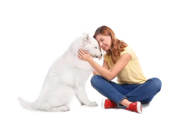 Mulher Bonita Com Seu Cão Bonito Fundo Branco — Fotografia de Stock