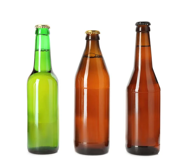 Fles Met Verschillende Soorten Bier Witte Achtergrond — Stockfoto